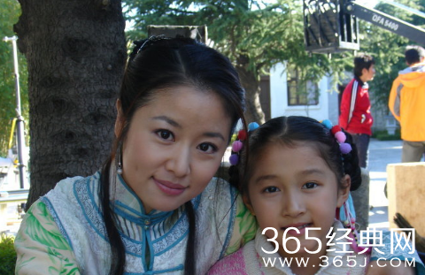 关晓彤合影过半个娱乐圈 最后一个居然认不出