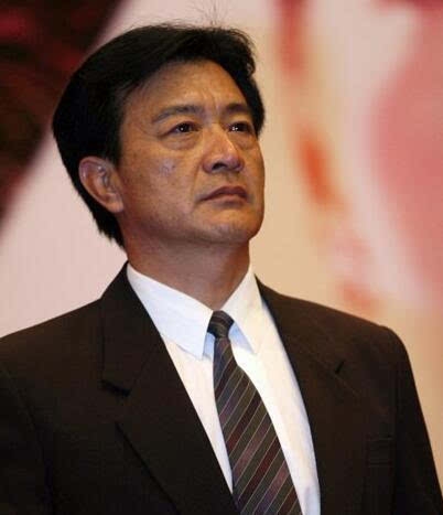 他是80年代影视巨星 红过陈道明 妻子被杀后事业一蹶不振