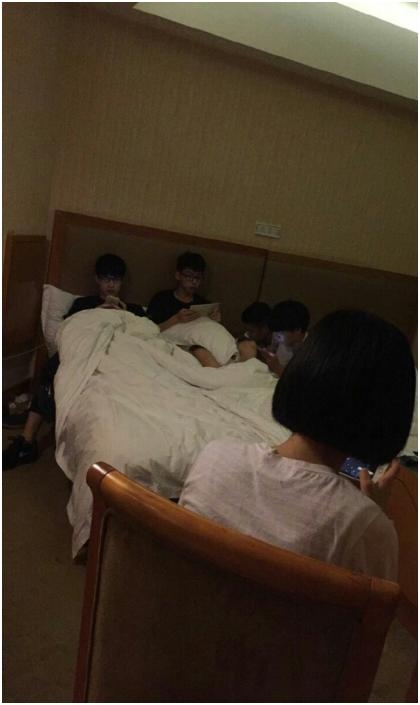 网曝小学生酒店开房打游戏 如今的小盆友真土豪