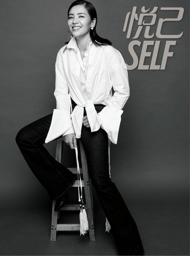 御姐刘涛登双刊封面 妆容精致冷艳迷人