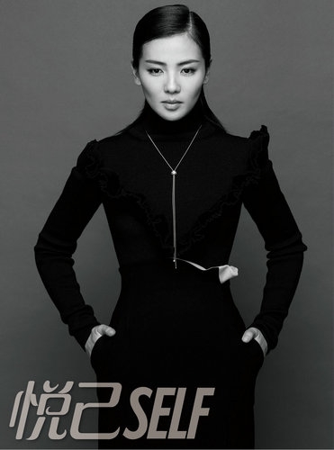 御姐刘涛登双刊封面 妆容精致冷艳迷人