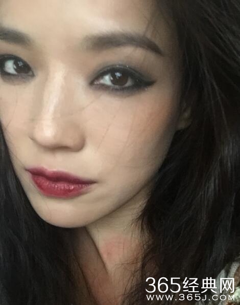 舒淇晒自拍现大片红痕 浓妆艳抹眼神迷离