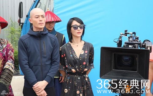 霍建华婚后新剧开拍 光头新造型亮相