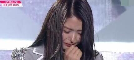 韩女星鼻子一捏就塌陷 难道不是整容事故