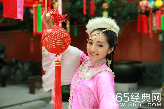 说到新疆美女不要只想到娜扎热巴佟丽娅 还有她们仨