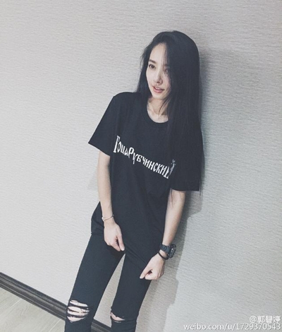 郭碧婷生病晒照求安慰 身材纤瘦肤色发白