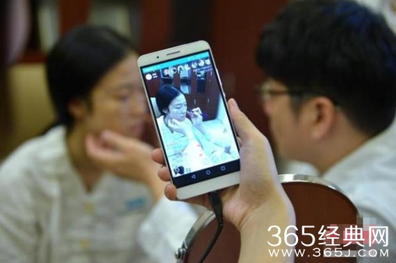 成都90后女孩做整形手术 网络直播全过程