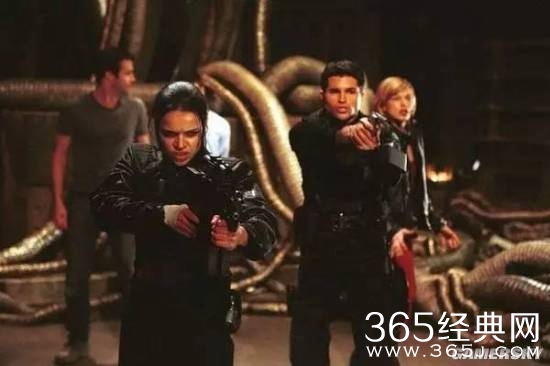 十部让你后背发凉 吓得不敢睡觉的恐怖电影