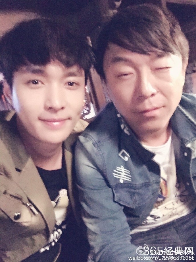 “二爷”张艺兴为黄渤庆生 祝黄渤天天开心