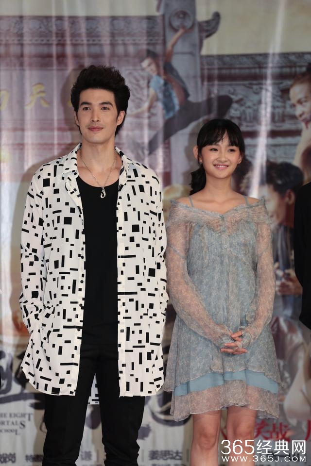 梁宝羚纱裙曼妙仙范儿十足 众仙开启全国巡演