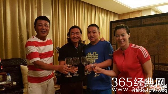 王宝强离婚事件后首微博发声：举杯同庆其乐融融