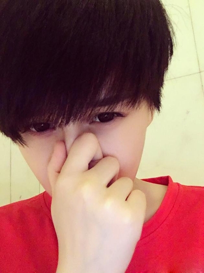 赵本山女儿妞妞剪清爽短发 撞脸李宇春