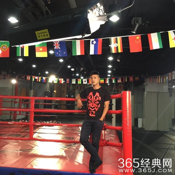 陈亦飞展拳击身手功架足 动静皆宜狂撩妹