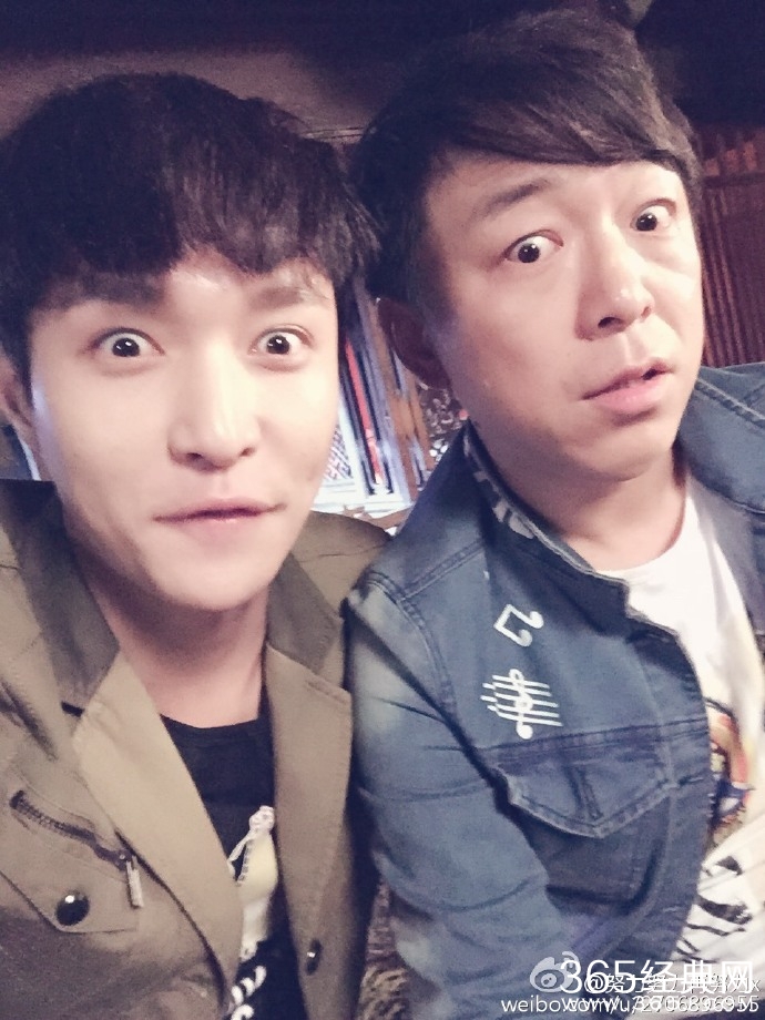 “二爷”张艺兴为黄渤庆生 祝黄渤天天开心