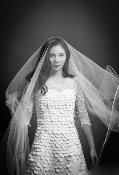 何姿晒婚纱照疑似好事将近 粉丝哭晕一片