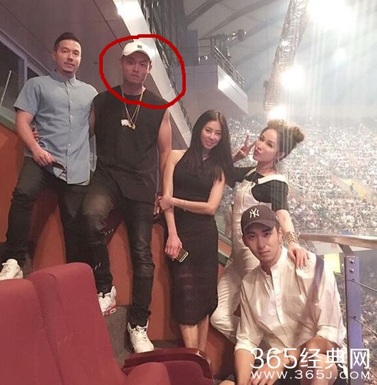 萧亚轩新欢身份被扒 小13岁是高尔夫球手