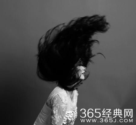 何姿晒婚纱照疑似好事将近 粉丝哭晕一片