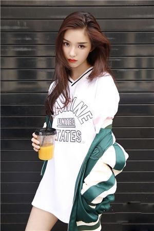 林允街头六连拍曝光 清爽随意眼神清澈