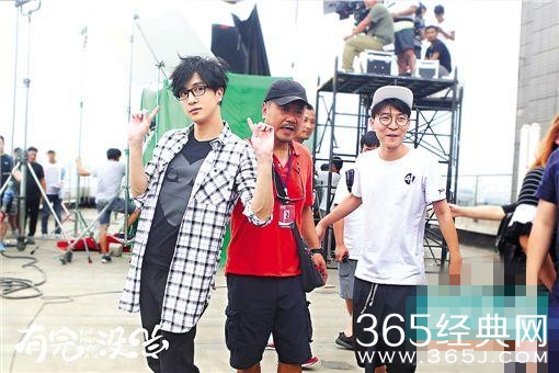 《有完没完》探班 范伟薛之谦天台跳楼抢头条