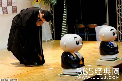 日本举办殡葬产业博览会 女僧人获赞颜值高