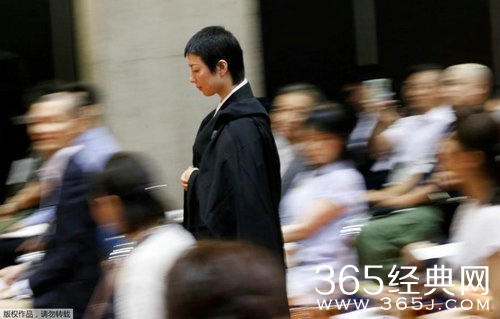 日本举办殡葬产业博览会 女僧人获赞颜值高