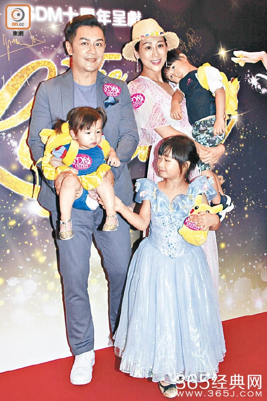 陈浩民拖家带口出席活动 欲投资做大老板