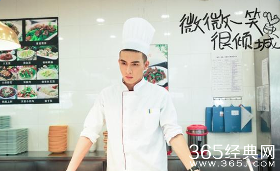 微微一笑很倾城食堂小哥是谁