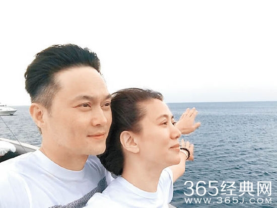 张智霖45岁生日 袁咏仪大秀恩爱赞其英雄