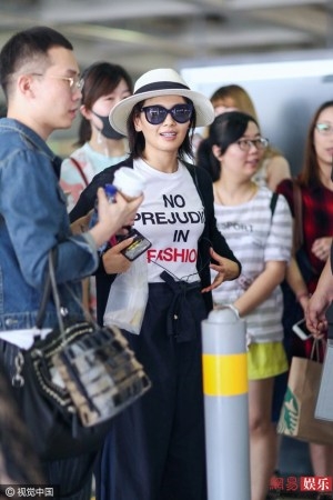 刘涛发文感叹人生:不要吝啬给予他人快乐