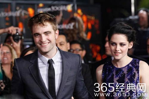 “暮光女”向女友求婚成功 计划举办海边婚礼