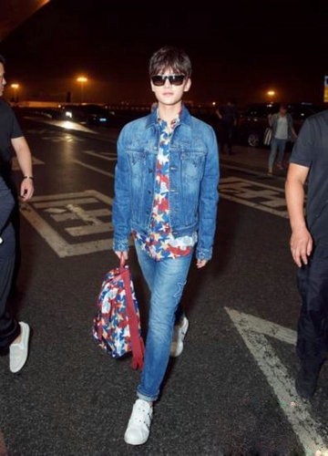 杨洋示范五大撩妹吻戏 旋转之吻攻占少女心