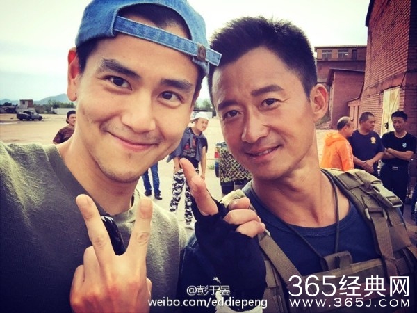 彭于晏探班《战狼2》 吴京被调侃黑成煤