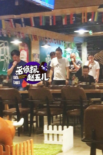 黄渤罕见携妻女会友 妻子与女儿正面照曝光