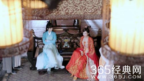 赵丽颖碧瑶坐戳中网友笑点 简直是高冷版葛优瘫