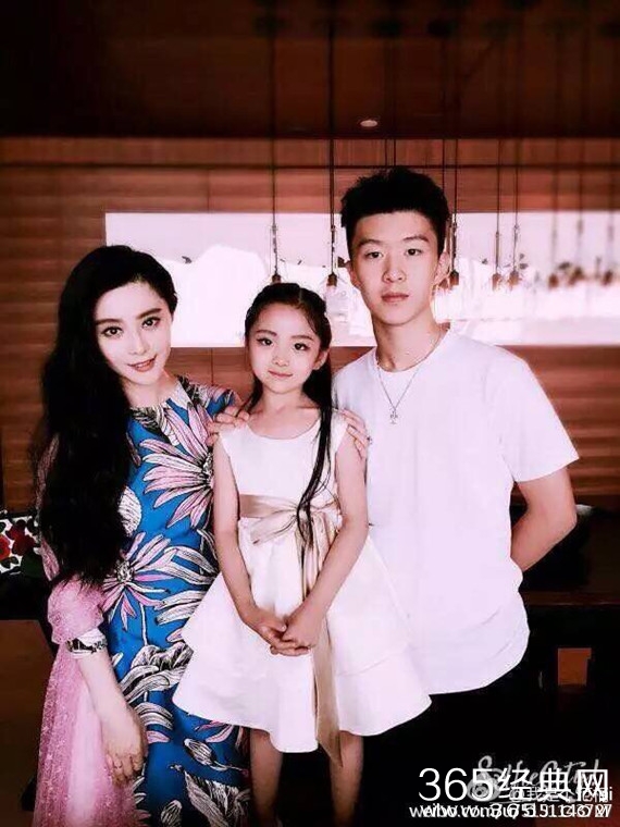 范冰冰和弟弟同框！网友：好帅 我的菜