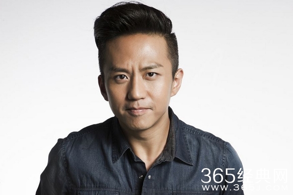 孙俪儿子与邓超水下互动 等等搞笑拒绝老爸亲吻