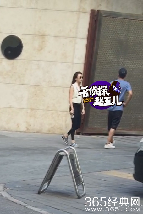 郑恺牵富二代女友看豪宅 疑计划买房好事将近