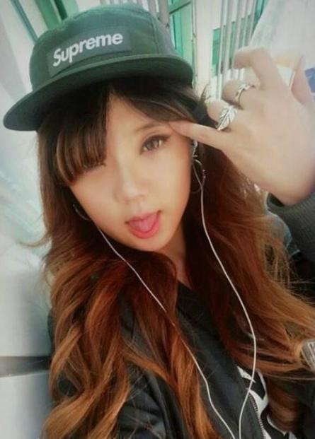 金秀贤同父异母妹妹出道 曾谈哥哥崩溃痛哭