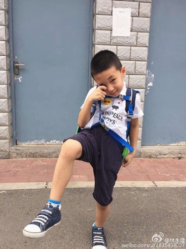 林永健晒大竣开学照 网友：一看就是亲生的