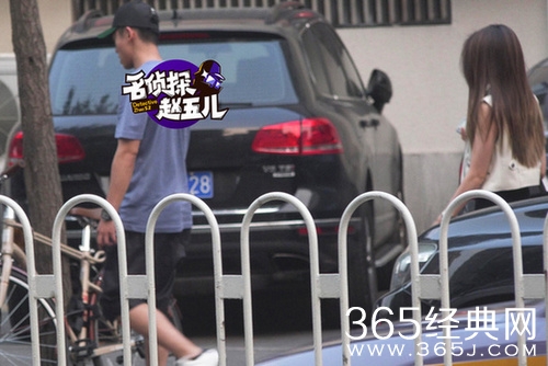 郑恺牵富二代女友看豪宅 疑计划买房好事将近