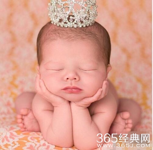 伊能静晒女儿肉嘟嘟呆萌照 竟被收做壁纸手机壳