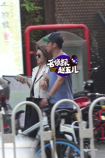 郑恺牵富二代女友看豪宅 疑计划买房好事将近