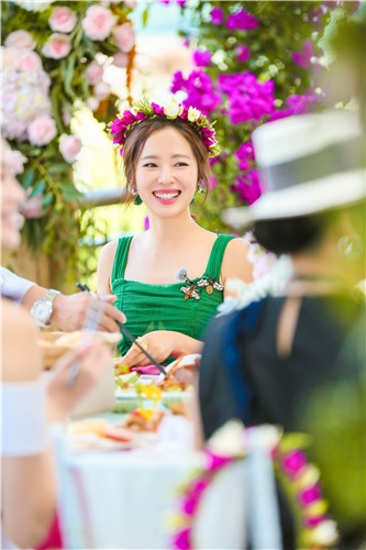 江一燕举止呆萌笑点低 见虫子宴秒崩溃