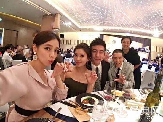 萧敬腾手搭经纪人肩暧昧 回应：习惯动作