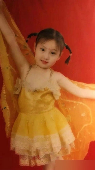 郑爽爸晒女儿照：今后会换个方式爱孩子