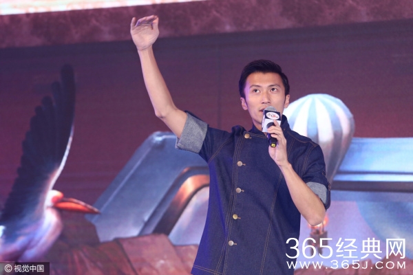 锋味3谢霆锋被长颈鹿舌吻：它舌头又粗又糙