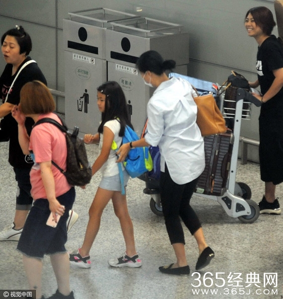 那英口与女儿同行 爱女侧颜罕见曝光