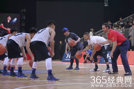 陈赫圆梦与库里同场 遇偶像秒变迷弟遭调侃