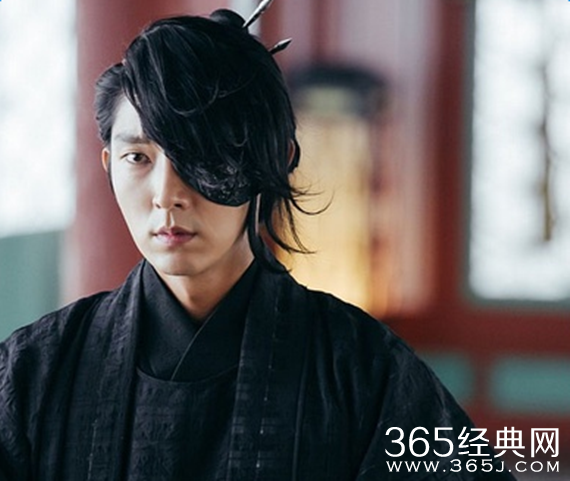 步步惊心丽王昭面具会拿下来吗