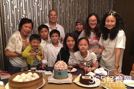 袁咏仪过生日超幸福 老公送包儿子送抱